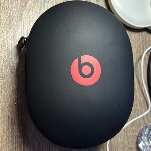 Beats by Dre Shell Headphone Case